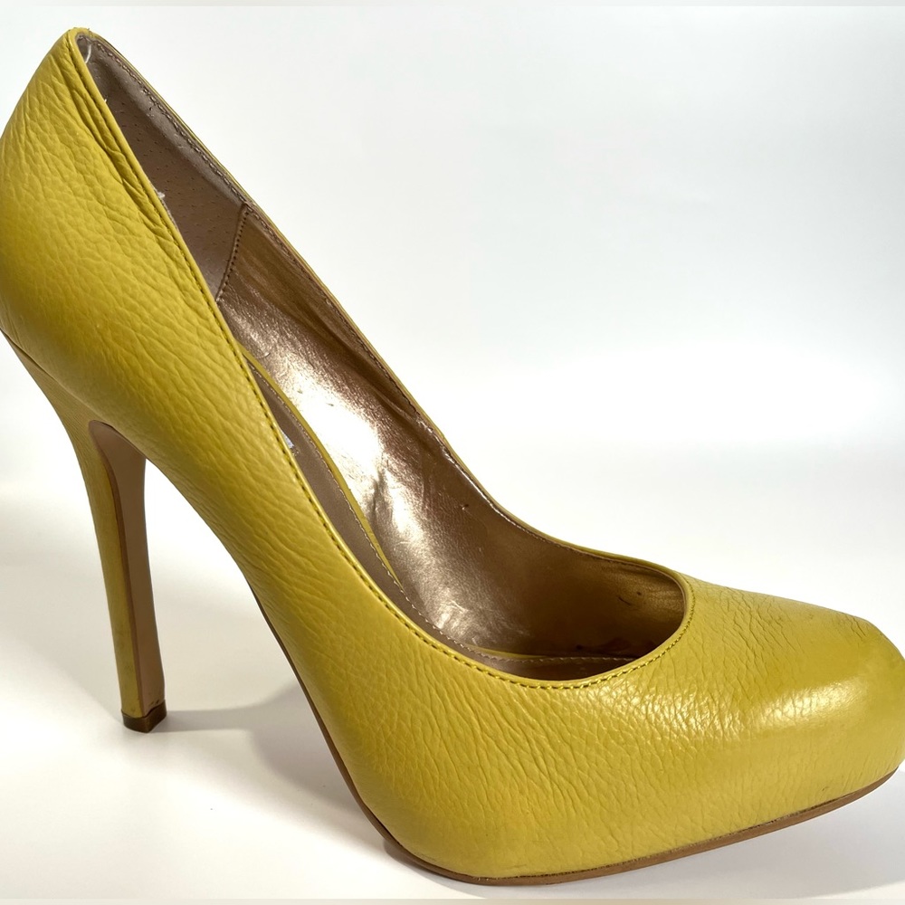Steve Madden yellow leather pumps size 8.5